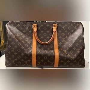 GUC Large duffel bag.